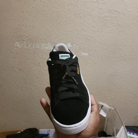 2 pair of pumas both are size 7 - Picture 6 of 7